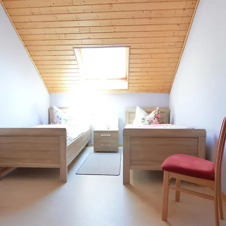 Family Getaway, Cleaning Included Apartmán Lirstal